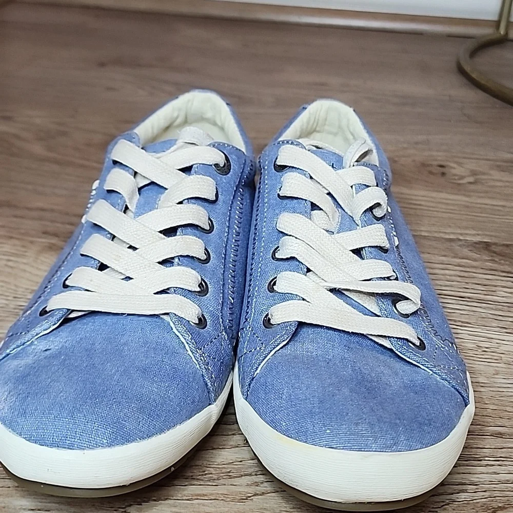 Taos Womens Star Sneakers Light Blue White Trim Size 8 1/2 Tennis Shoes - Picture 3 of 11